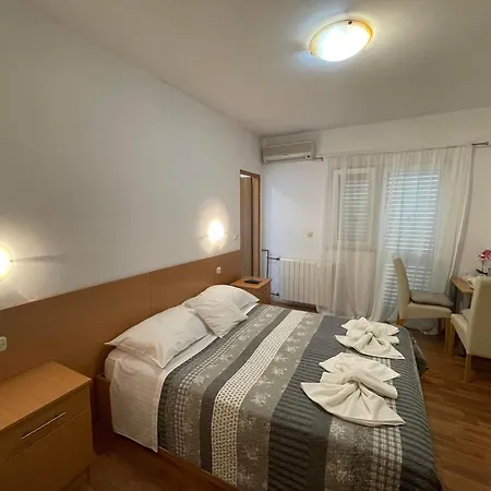 Aqua Vista Bedroom 5